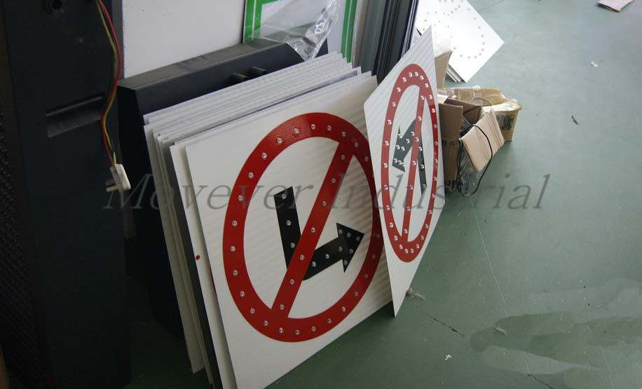 Prohibition go through / STOP solar LED sign LED work lights(图1)