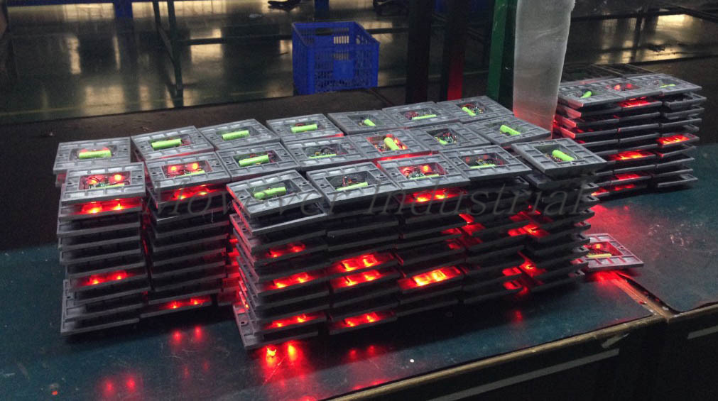 Double Side Road Marker / Road Safety / Solar Products(图1)